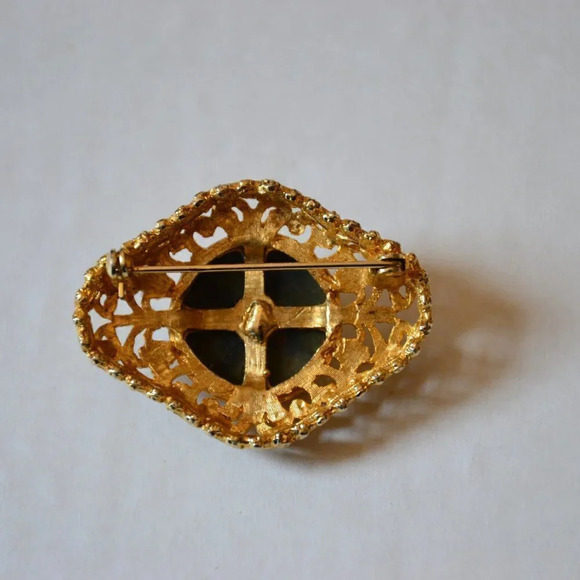 Vtg Brooch with flower  design - Picture 4 of 6